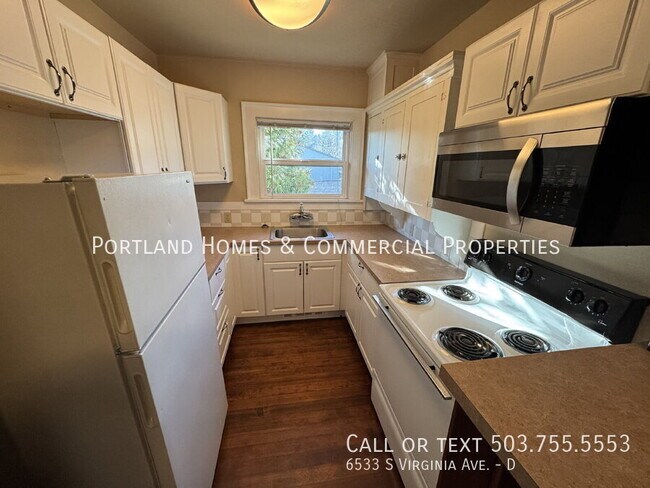 Building Photo - 6533 S Virginia Ave