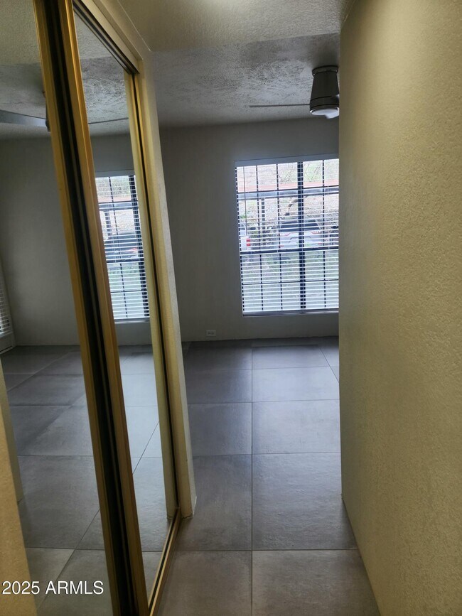 Building Photo - 7557 N Dreamy Draw Dr