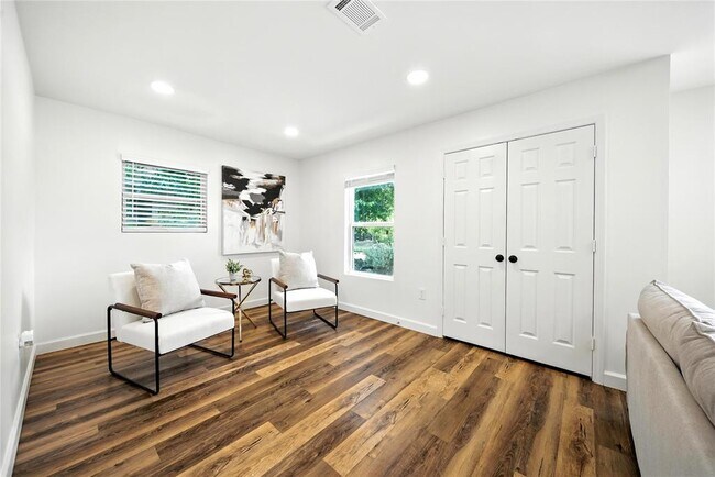 Building Photo - 1610 Antoine Dr