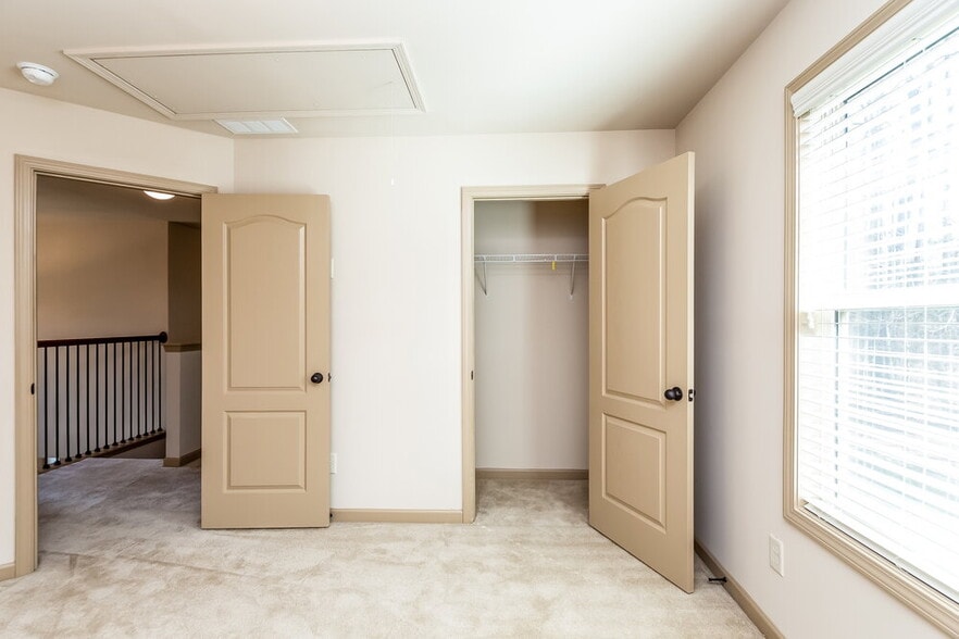 Building Photo - 1971 Bridle Rd