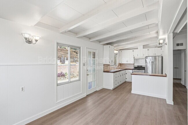 Building Photo - 7562 Zemco Dr