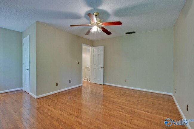 Building Photo - 3018 Live Oak Ln SW