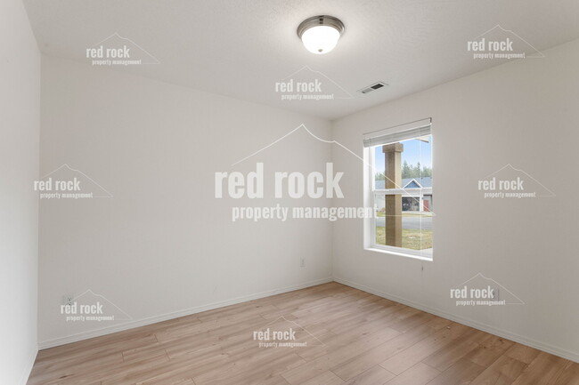 Building Photo - 718 S Edgerton Ln