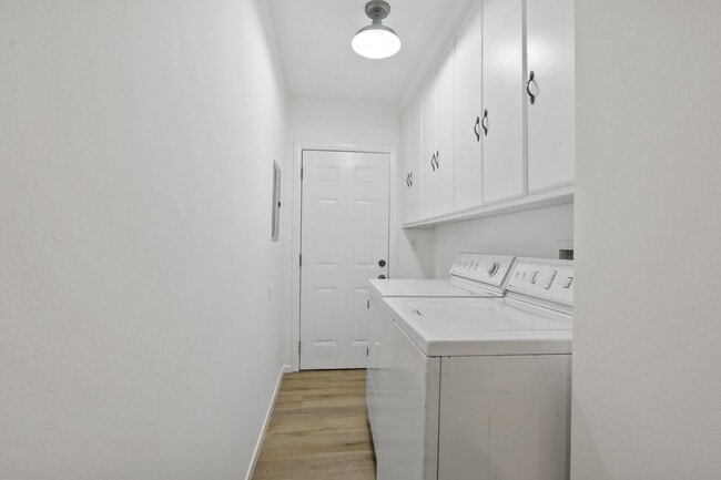 Building Photo - 2435 Houston St