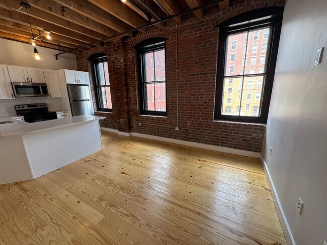 Building Photo - 45 Wingate St