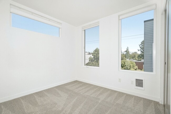 Building Photo - Modern 2 Bedroom with Rooftop Retreat and Garage