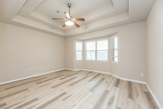 Building Photo - 2414 Garden Falls Dr