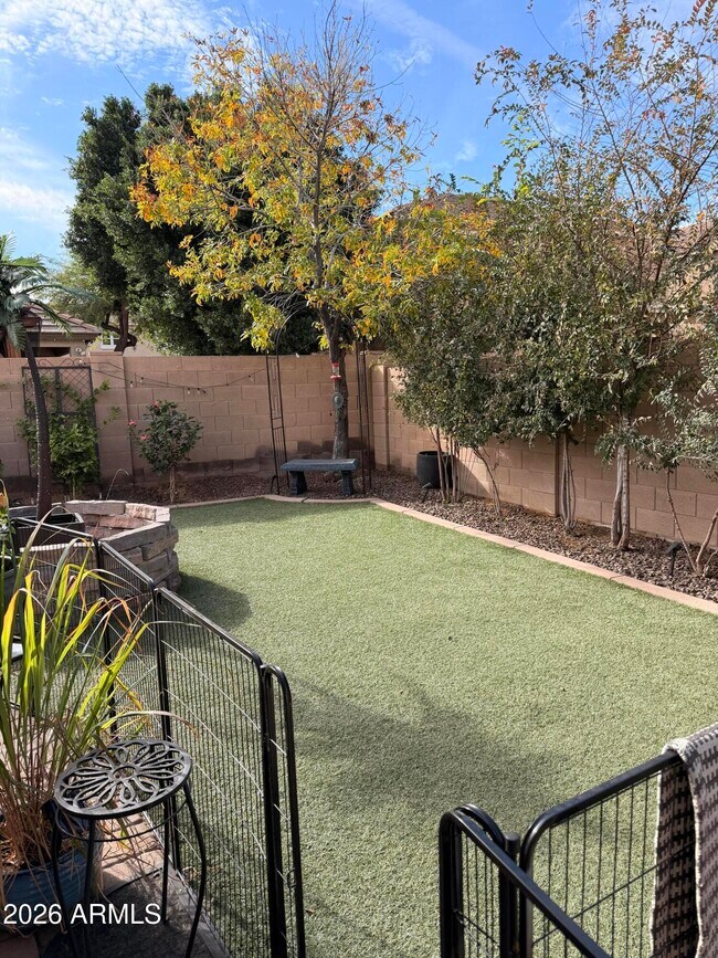 Building Photo - 17239 W Ironwood St