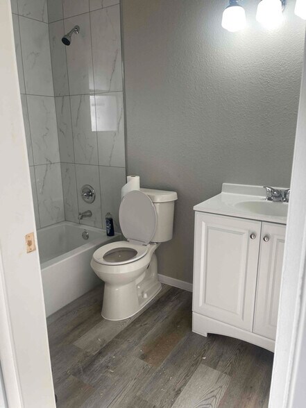 Building Photo - 8306 Garcreek Cir