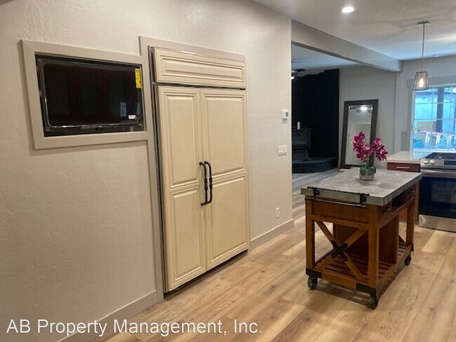 Building Photo - 5 br, 4 bath House - 5650 Hollyberry Lane