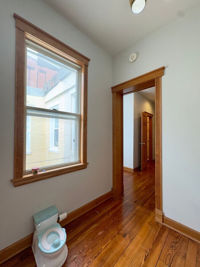 Building Photo - 5 E Randall St
