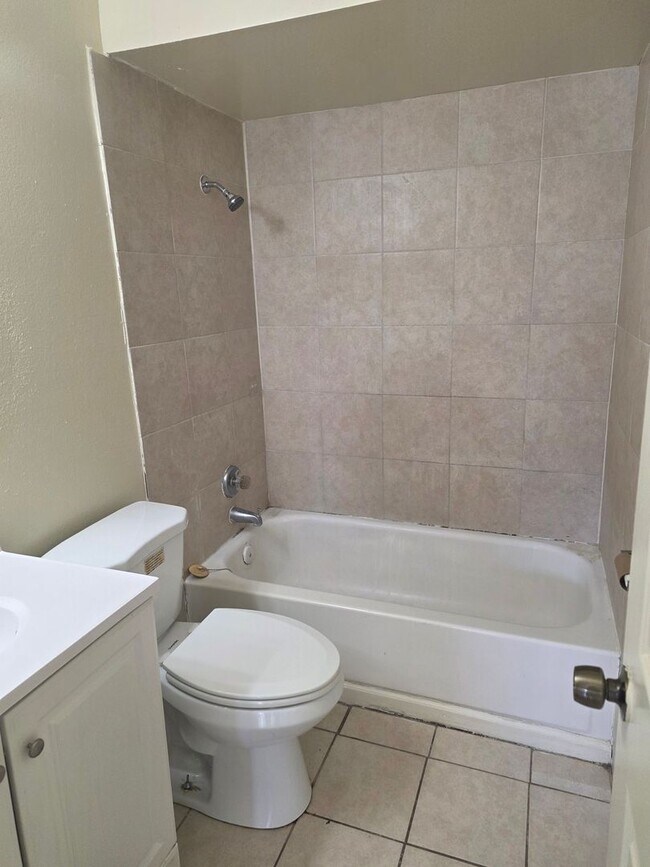 Building Photo - 3/2 DUPLEX