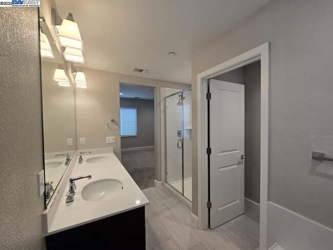 Building Photo - 8553 Waveside Wy