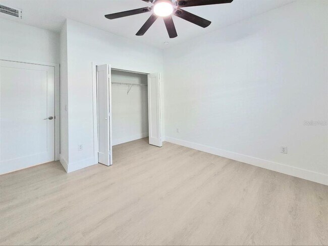 Building Photo - 3304 E North Bay St