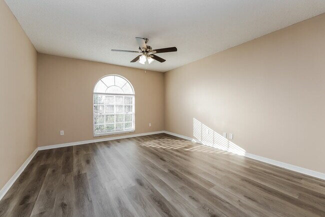 Building Photo - 1724 Elk Spring Dr