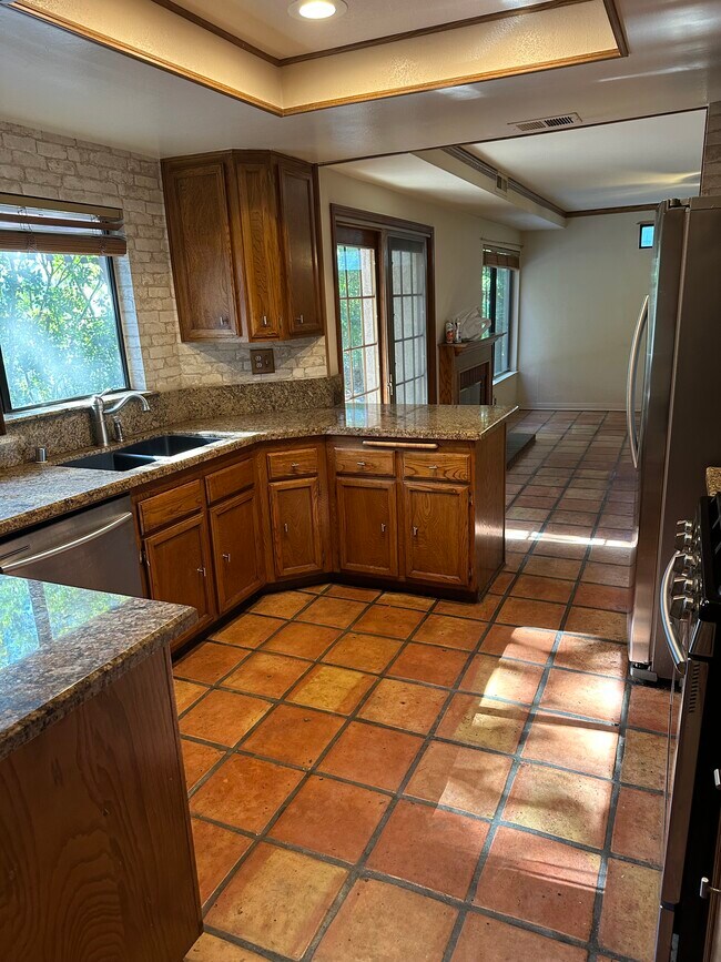 Building Photo - 1101 Heatherview Dr