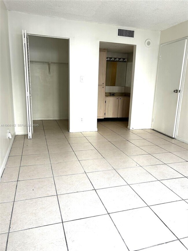 Building Photo - 16909 N Bay Rd