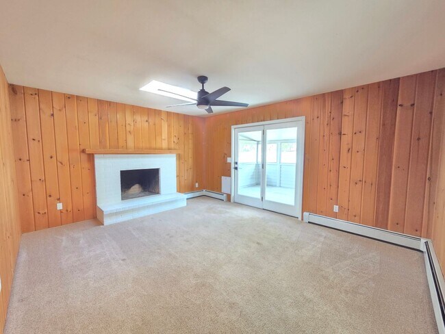 Building Photo - $3,050 - 4 Bed / 2.5 Bath Beautiful Home in Upper South Hill
