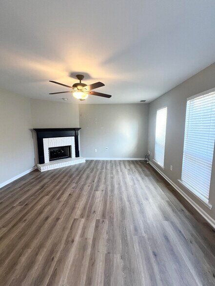 Building Photo - 237 Willow Point Cir