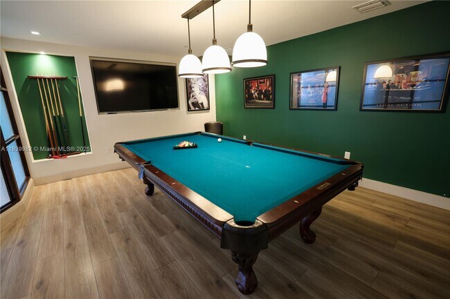 Building Photo - 17555 Collins Ave