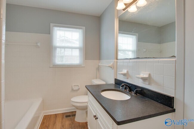 Building Photo - 9802 Dolphin Dr