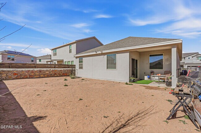 Building Photo - 6166 Hidden Psge Ave