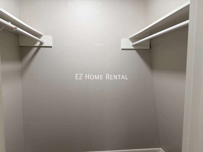 Building Photo - 2102 5th Ave N