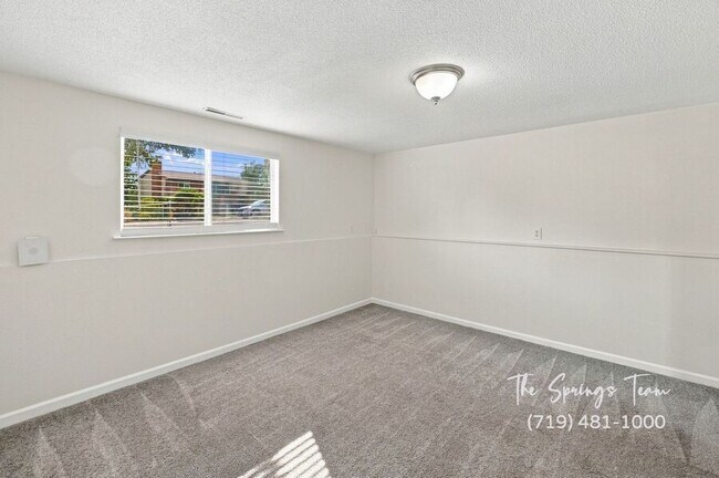Building Photo - 1495 Prado Dr