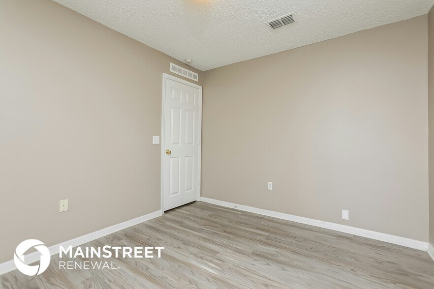 Building Photo - 977 Vanderbilt Dr