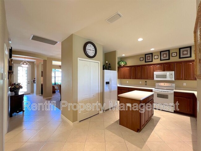 Building Photo - 11915 Country Day Cir