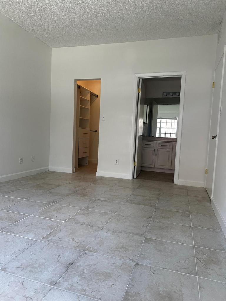 Building Photo - 820 Cypress Park Way