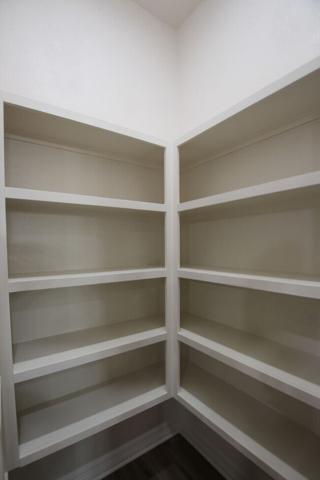 Building Photo - Stunning 3 bedroom 2 bath rental in Whiteh...