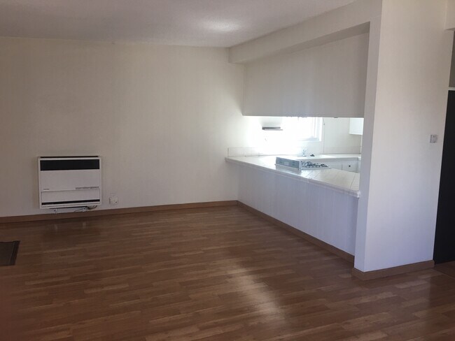 Building Photo - 416 Rosecrans Ave