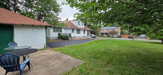 Building Photo - 117 Browning Ave