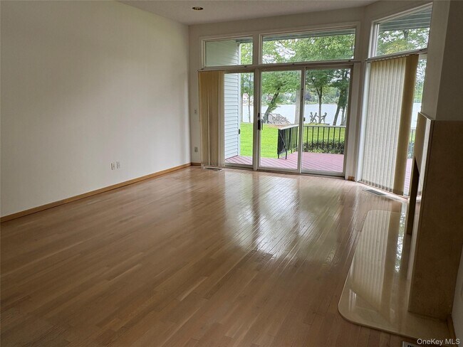 Building Photo - 41 Waterside Close