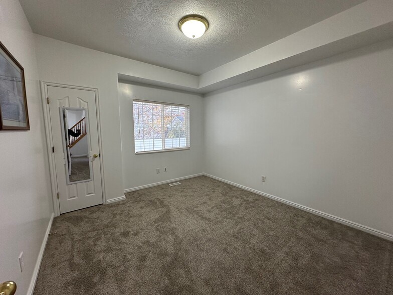 Building Photo - 2824 W Ivory Way