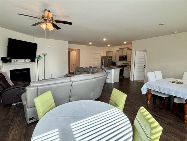 Building Photo - 95 Condor Ct