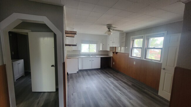 Building Photo - 1292 Stratford St