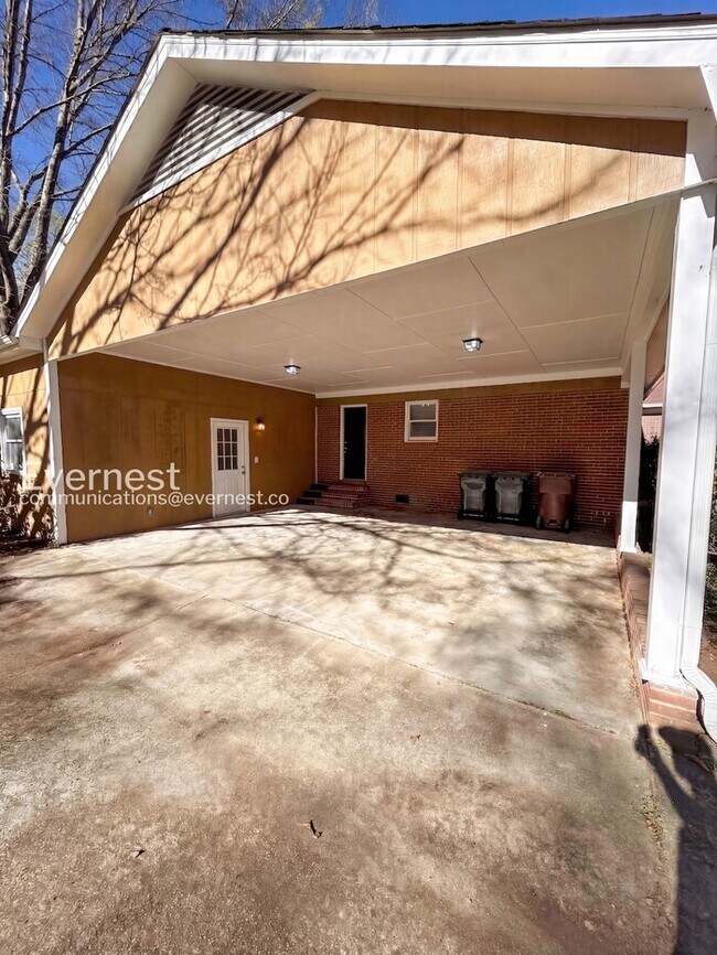 Building Photo - 3101 Amidon Dr