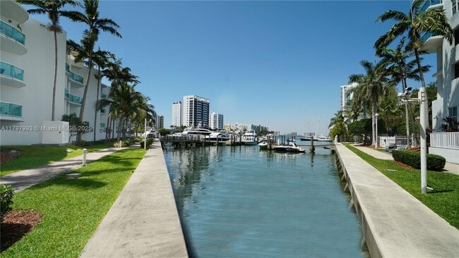 Building Photo - 7918 Harbor Island Dr