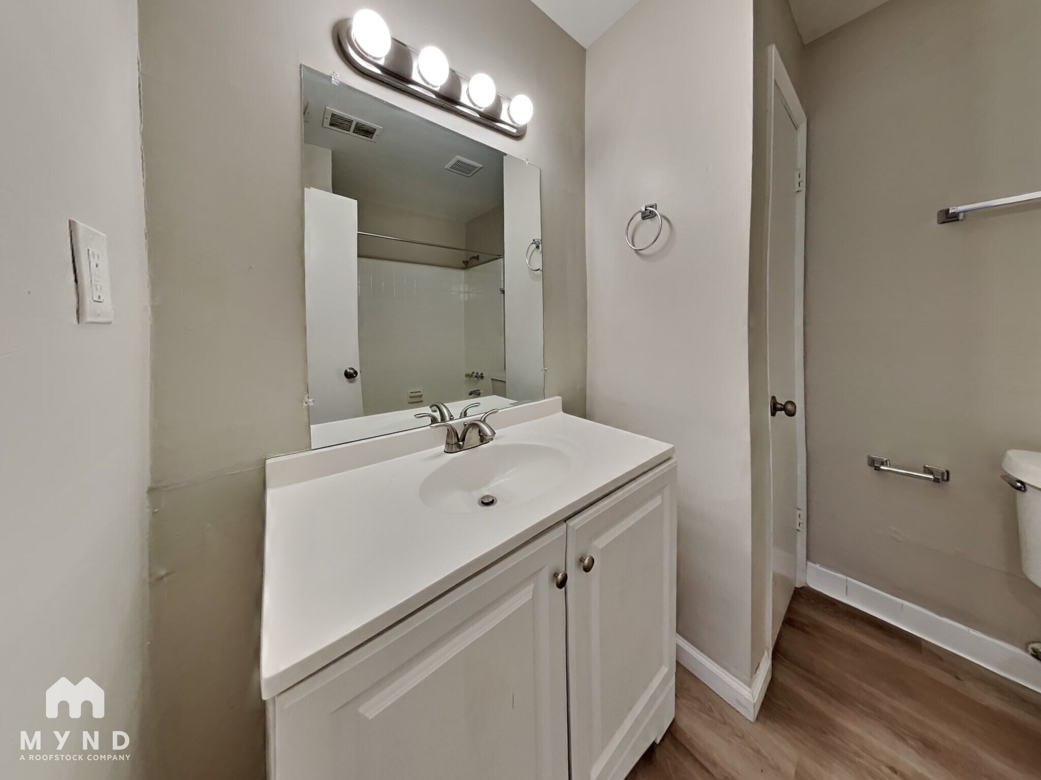 Building Photo - 255 Bellwood Ln