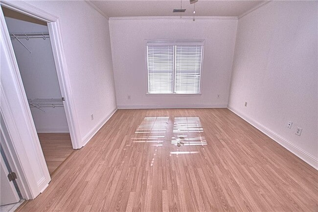 Building Photo - 56 Creekside Park Dr