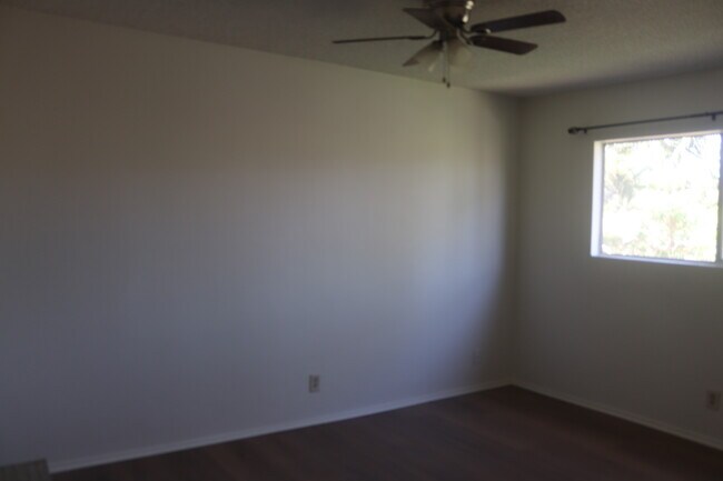 Second Bedroom - 2740 E De Soto St