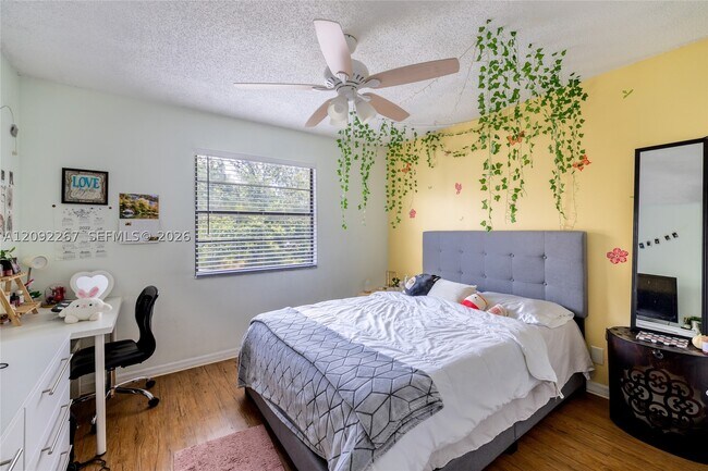 Building Photo - 10600 La Placida Dr