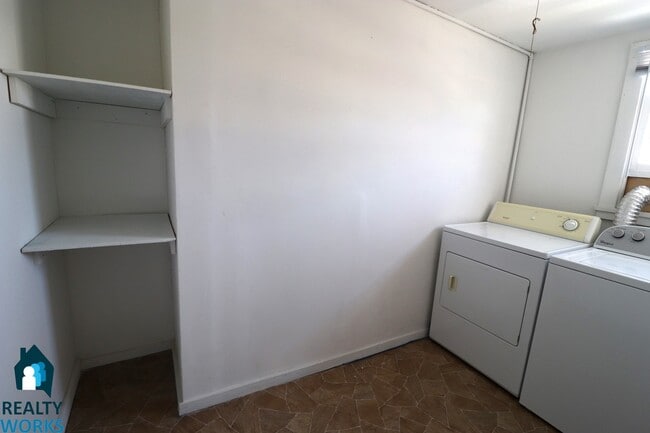 Building Photo - 926 S 14th St