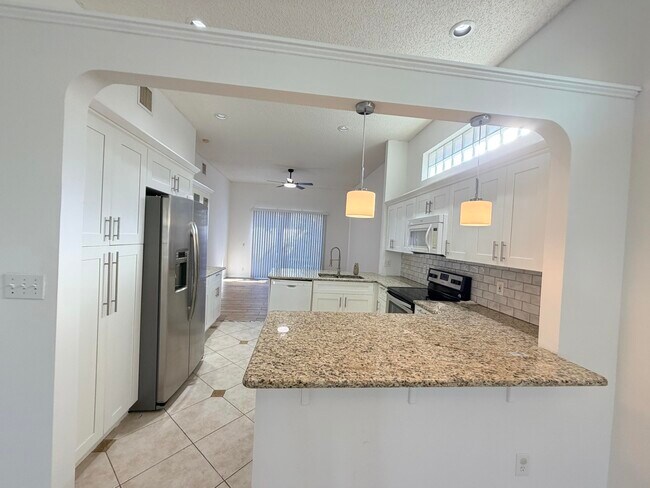 Building Photo - 133 Woodlake Cir