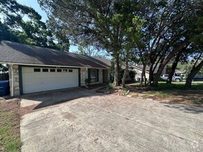 Building Photo - BEAUTIFUL WOOD FLOORING IN THIS 3 BR IN FO...