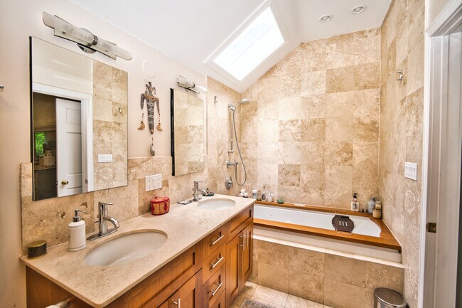 Building Photo - 565 Juneberry Rd