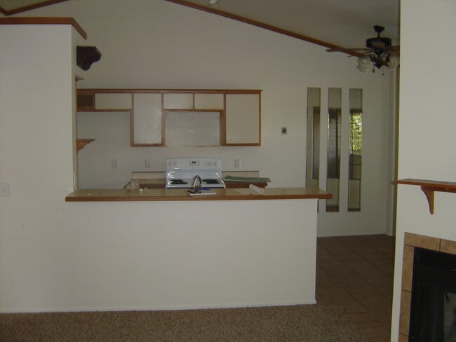 Building Photo - The Villages at Midvale Park 2/2 Condo with AC and all appliances