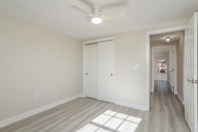 Building Photo - 4229 Stratford Dr